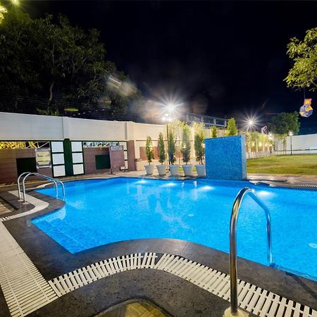 Hotel Vasdaa Grand Dehradun Dış mekan fotoğraf