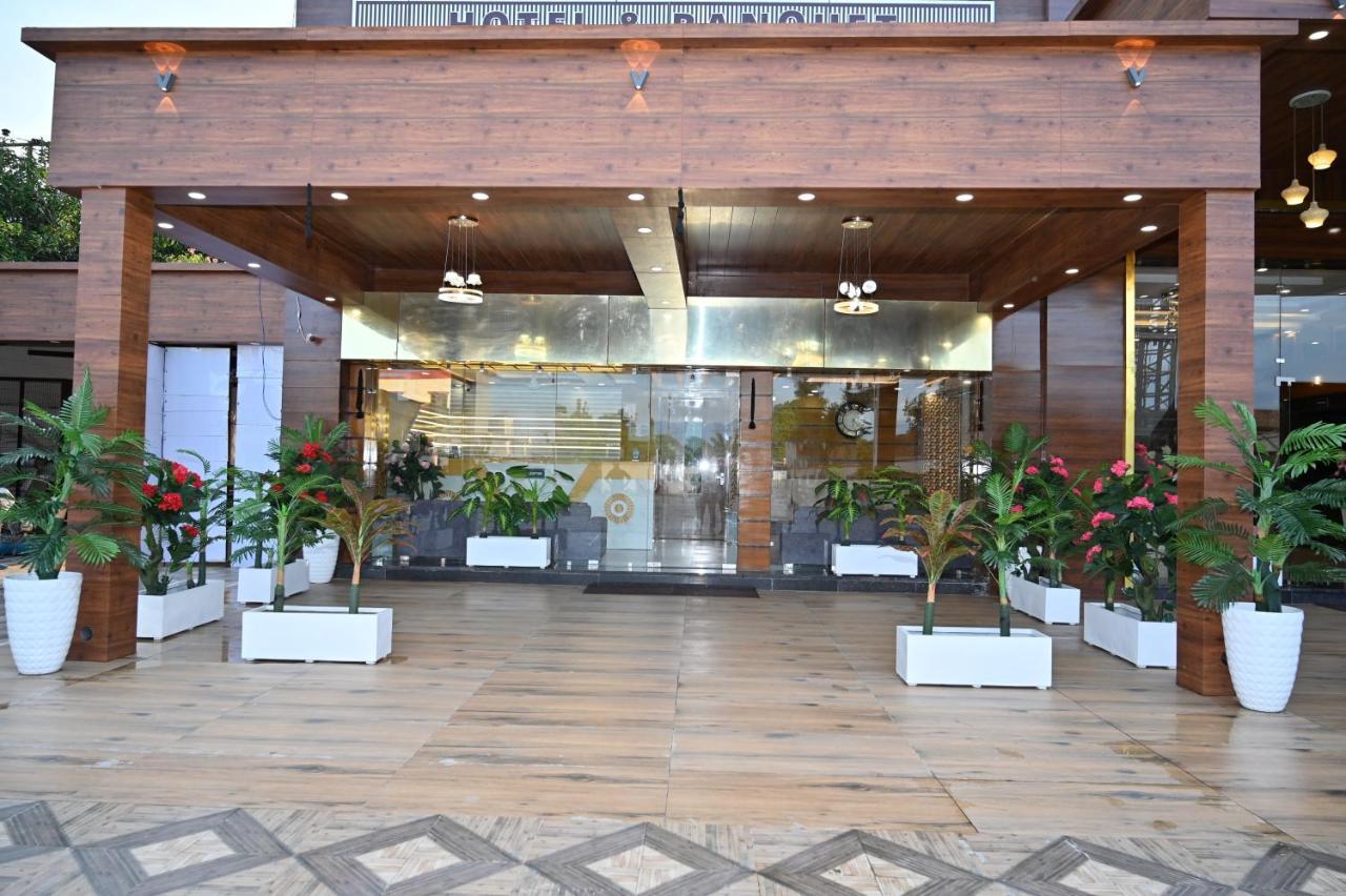 Hotel Vasdaa Grand Dehradun Dış mekan fotoğraf