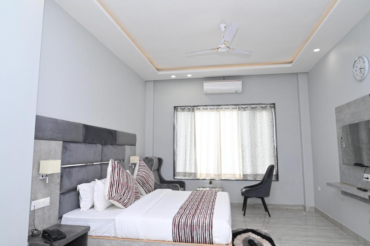 Hotel Vasdaa Grand Dehradun Dış mekan fotoğraf