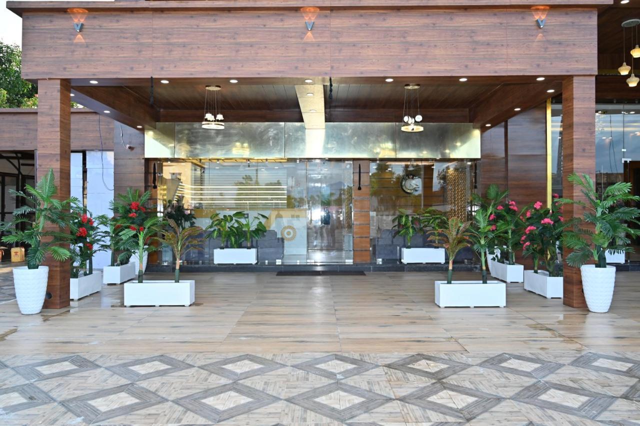 Hotel Vasdaa Grand Dehradun Dış mekan fotoğraf