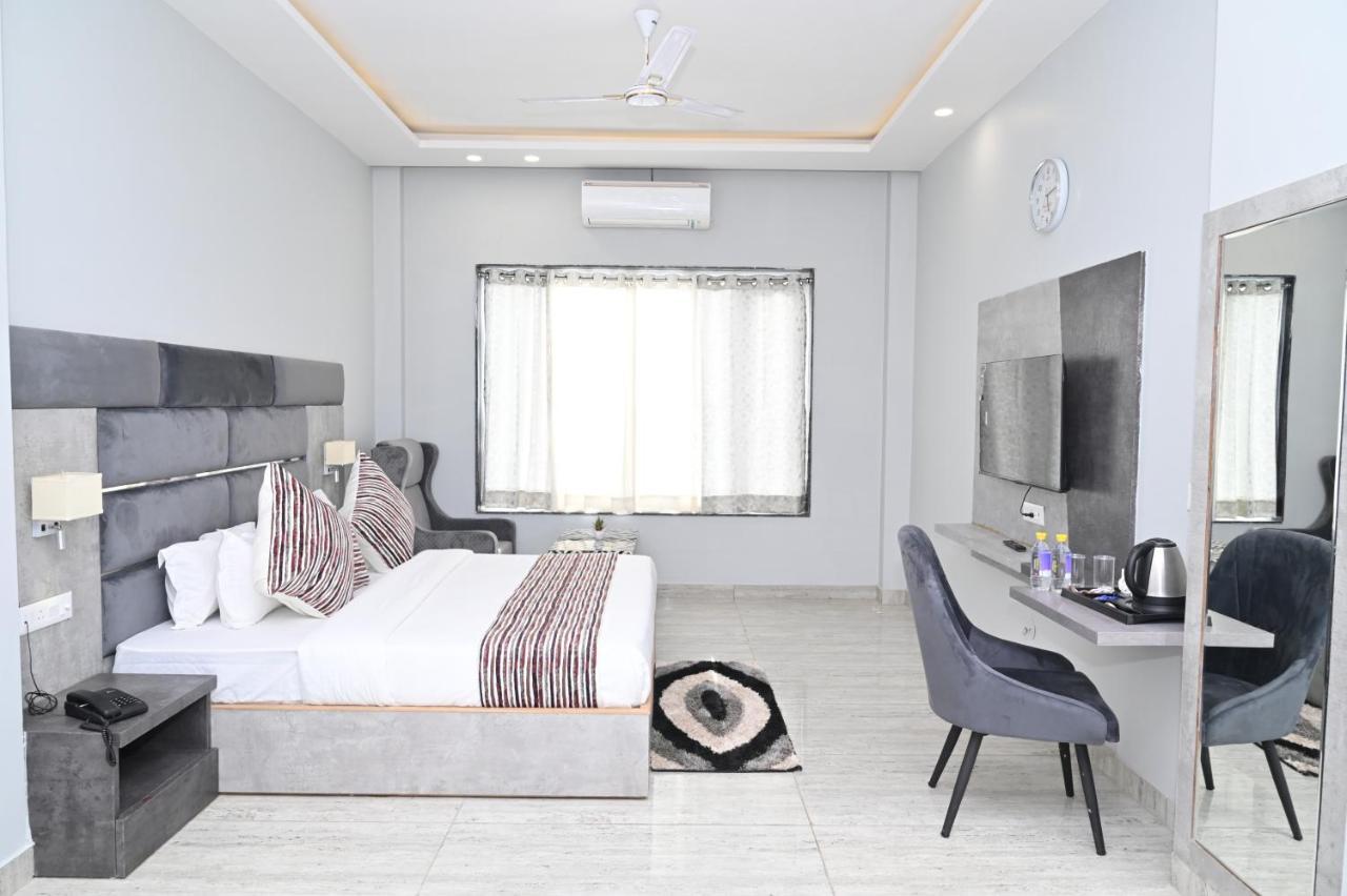 Hotel Vasdaa Grand Dehradun Dış mekan fotoğraf