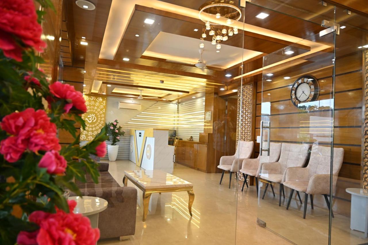 Hotel Vasdaa Grand Dehradun Dış mekan fotoğraf