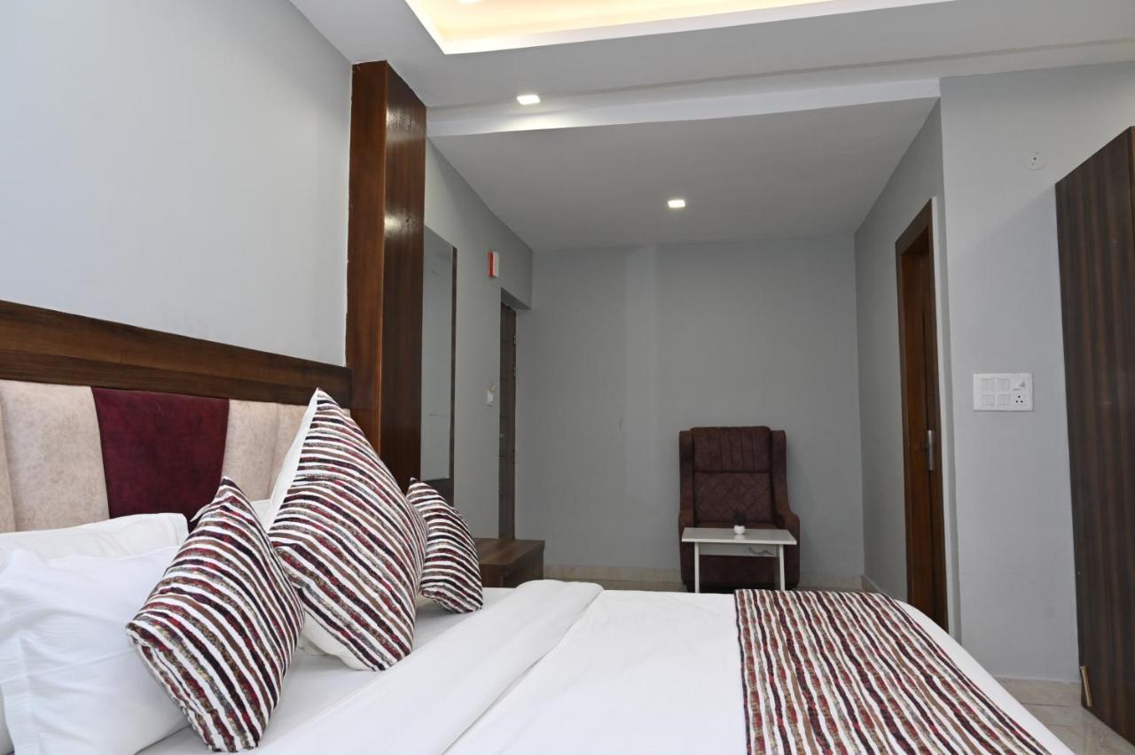 Hotel Vasdaa Grand Dehradun Dış mekan fotoğraf