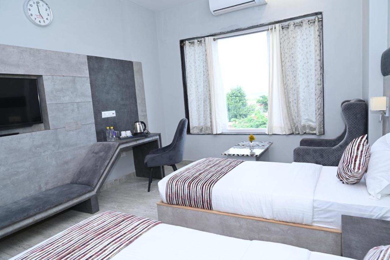Hotel Vasdaa Grand Dehradun Dış mekan fotoğraf