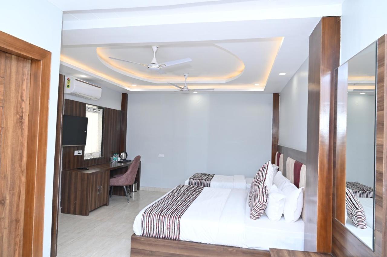 Hotel Vasdaa Grand Dehradun Dış mekan fotoğraf
