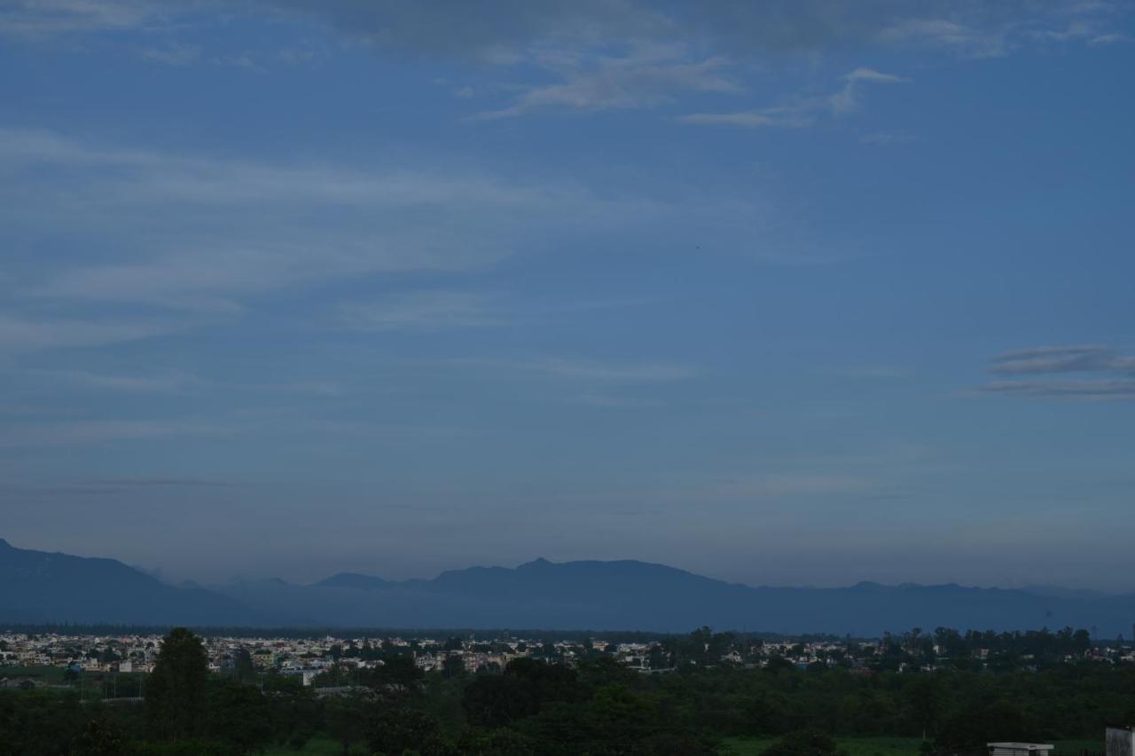 Hotel Vasdaa Grand Dehradun Dış mekan fotoğraf