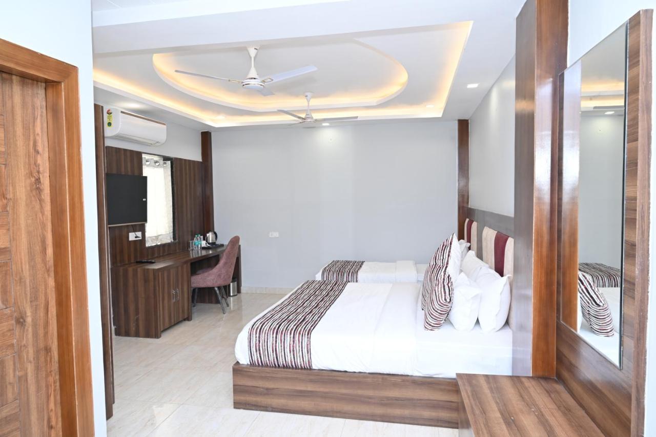 Hotel Vasdaa Grand Dehradun Dış mekan fotoğraf