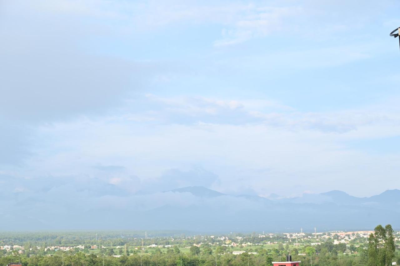 Hotel Vasdaa Grand Dehradun Dış mekan fotoğraf