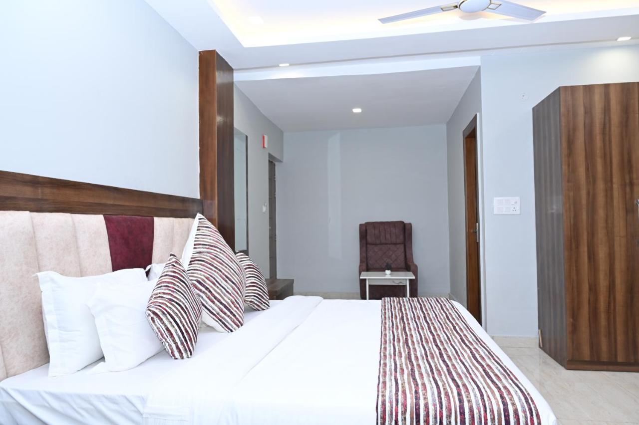 Hotel Vasdaa Grand Dehradun Dış mekan fotoğraf