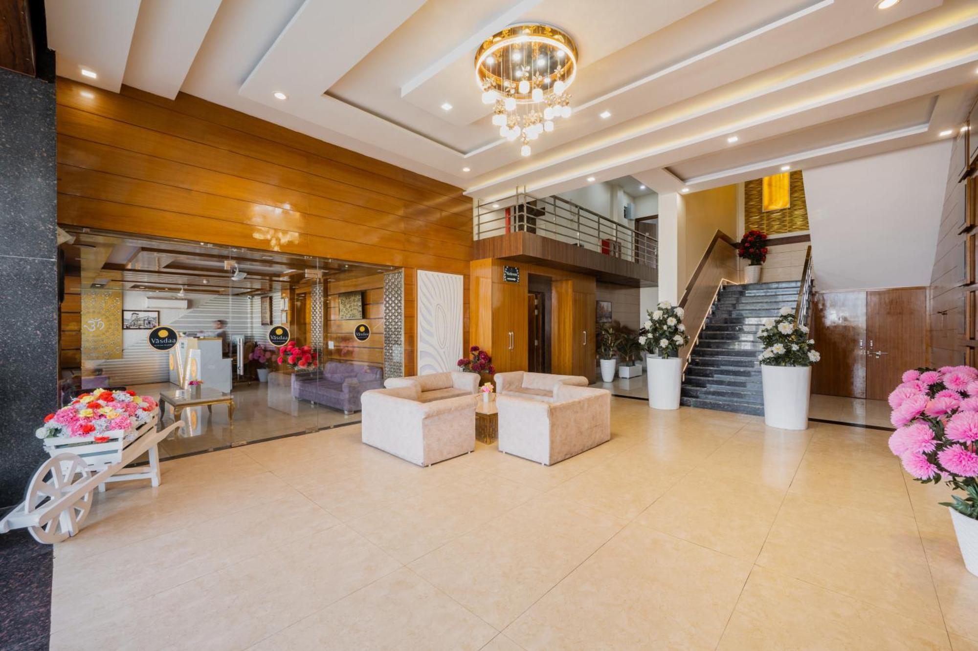 Hotel Vasdaa Grand Dehradun Dış mekan fotoğraf