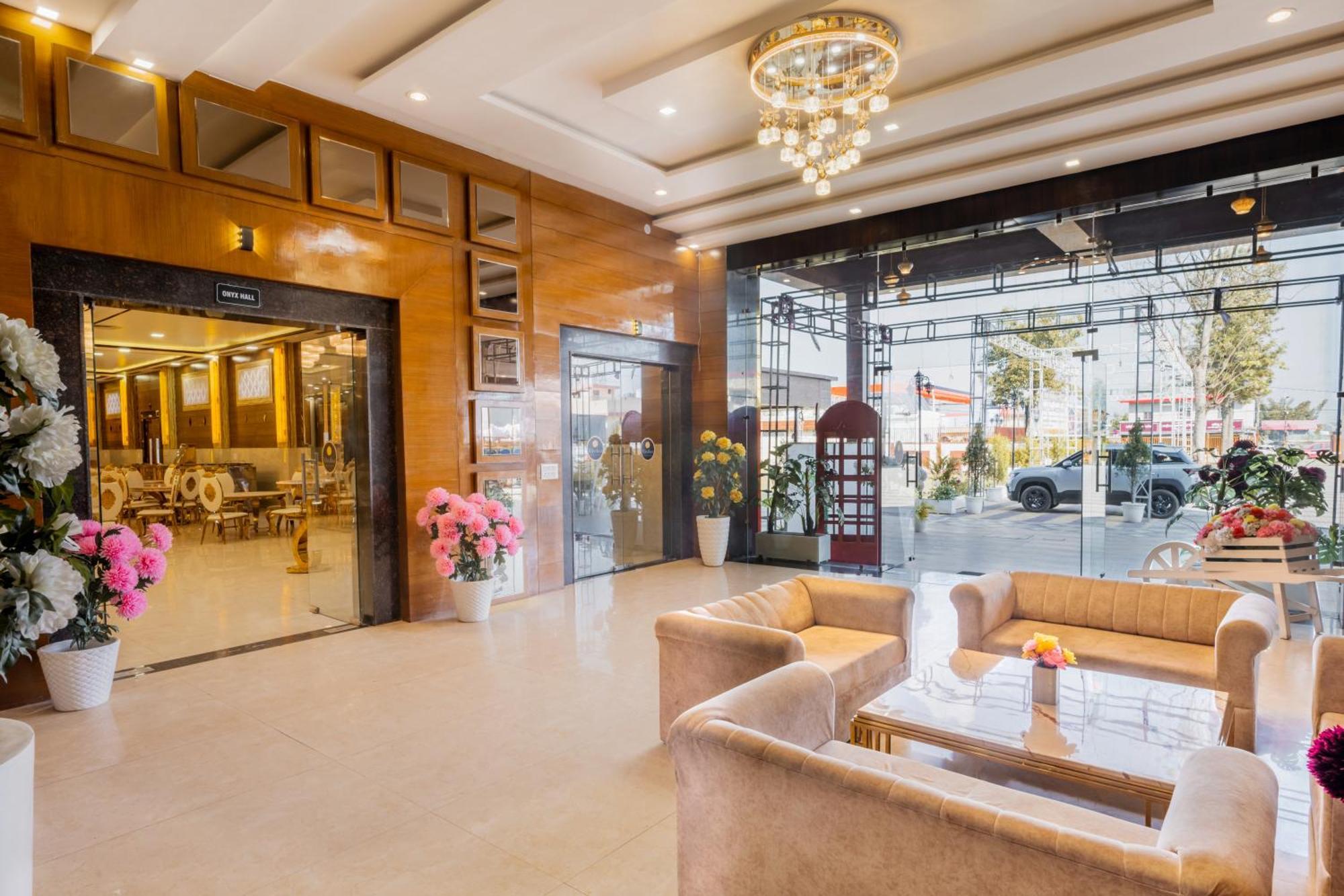 Hotel Vasdaa Grand Dehradun Dış mekan fotoğraf