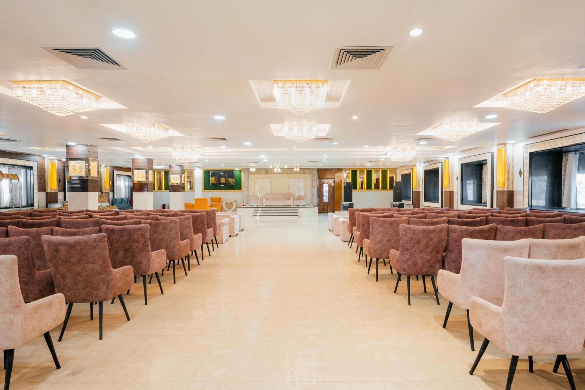 Hotel Vasdaa Grand Dehradun Dış mekan fotoğraf