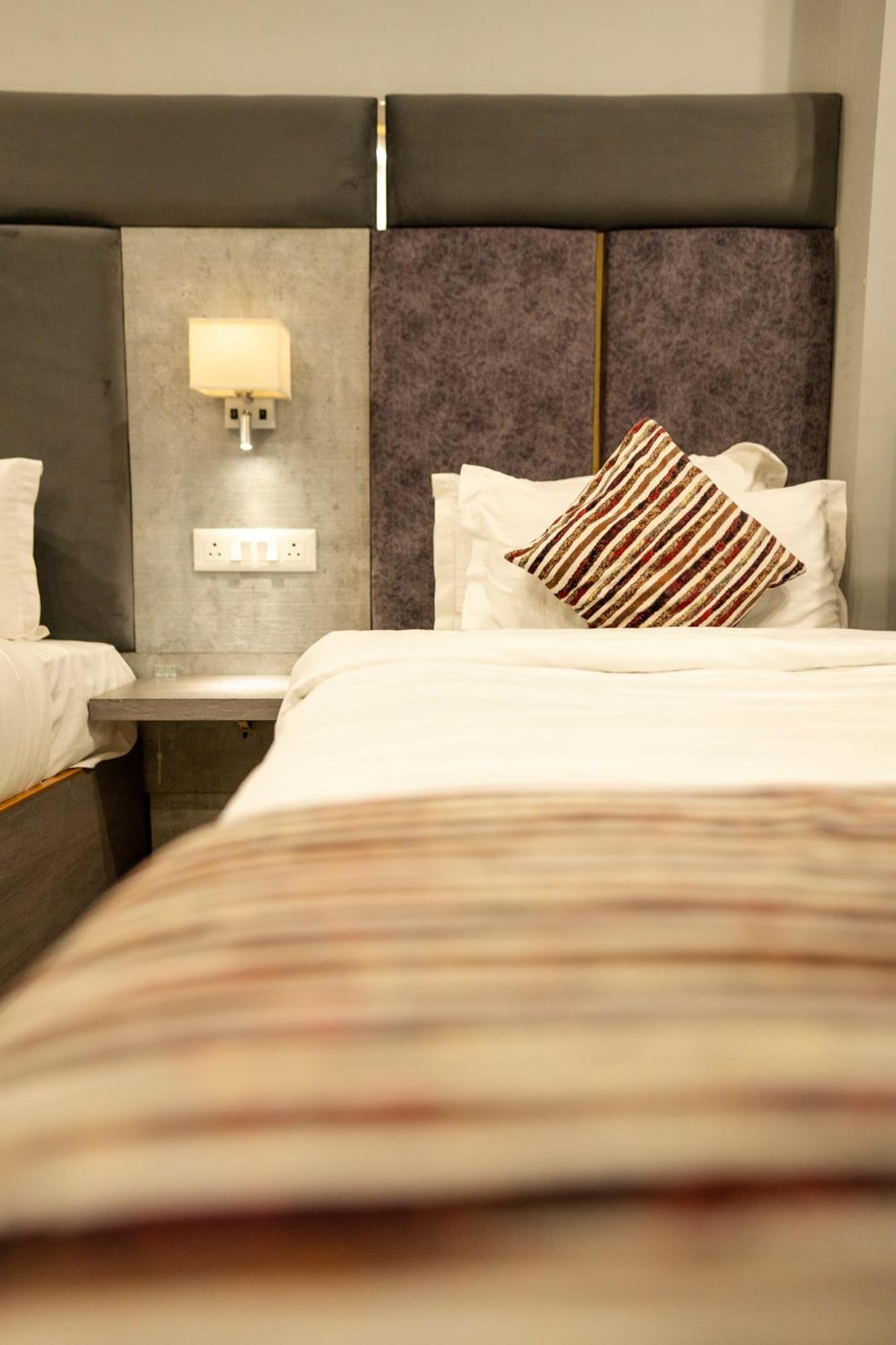 Hotel Vasdaa Grand Dehradun Dış mekan fotoğraf