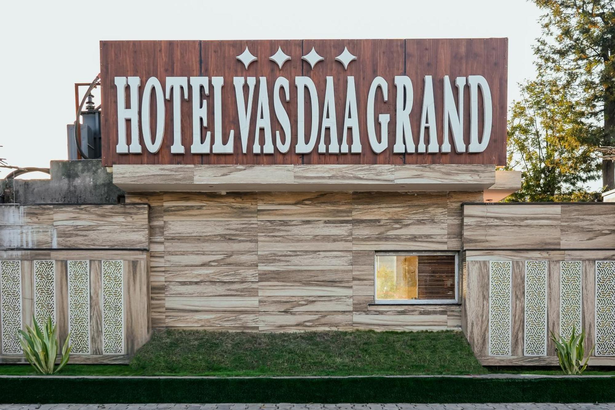 Hotel Vasdaa Grand Dehradun Dış mekan fotoğraf
