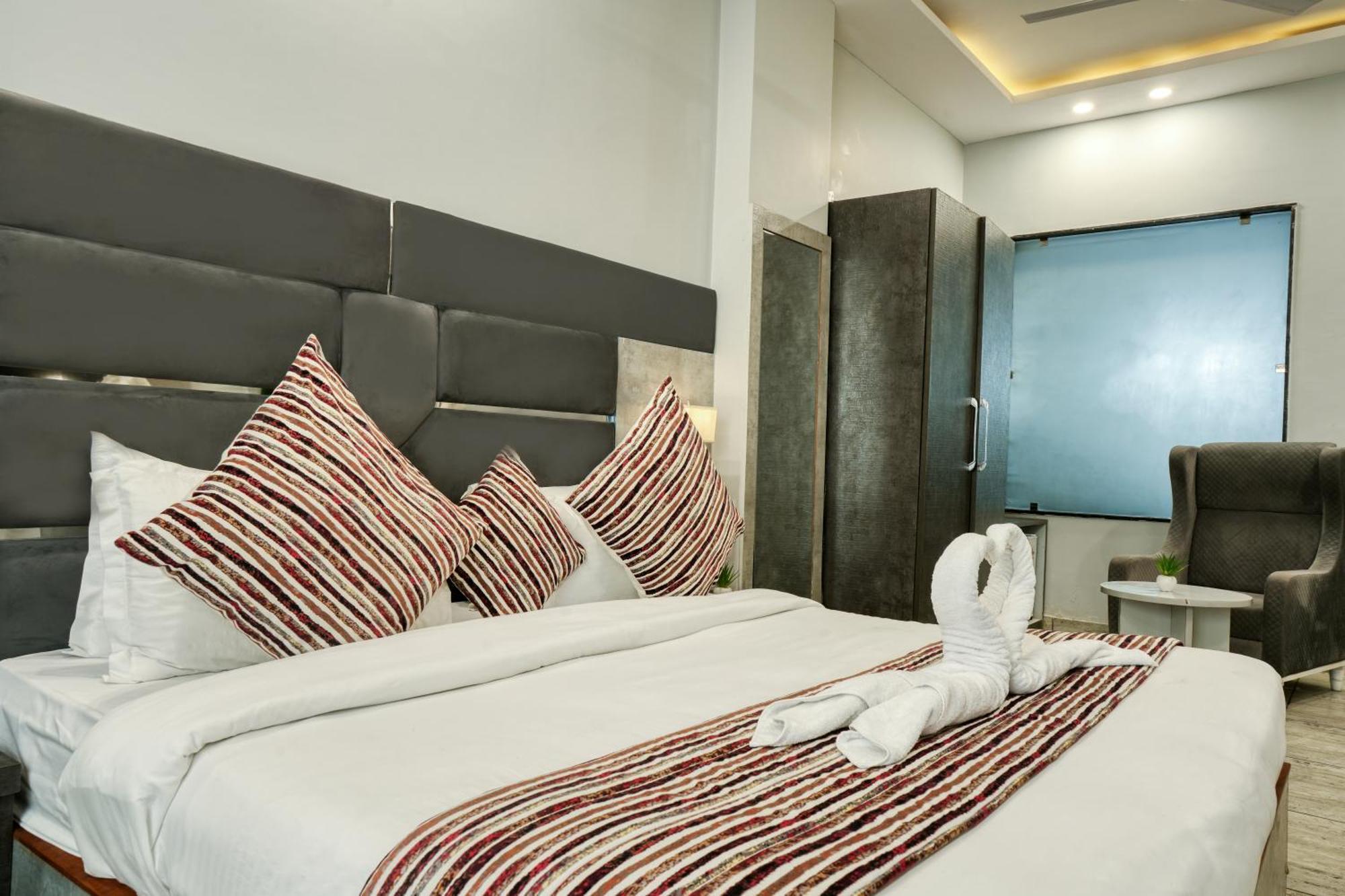 Hotel Vasdaa Grand Dehradun Dış mekan fotoğraf