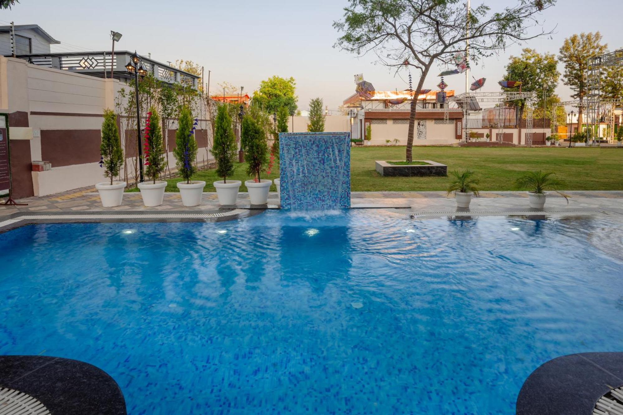 Hotel Vasdaa Grand Dehradun Dış mekan fotoğraf