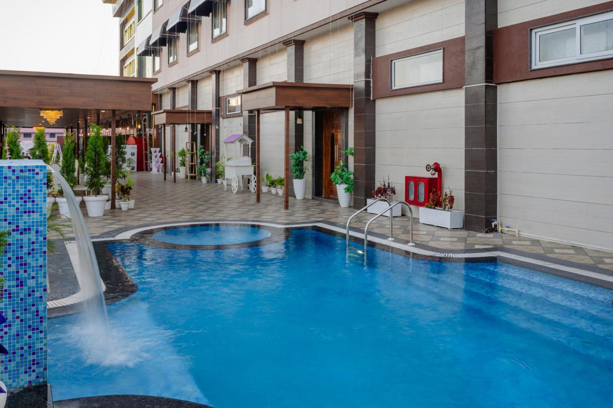 Hotel Vasdaa Grand Dehradun Dış mekan fotoğraf