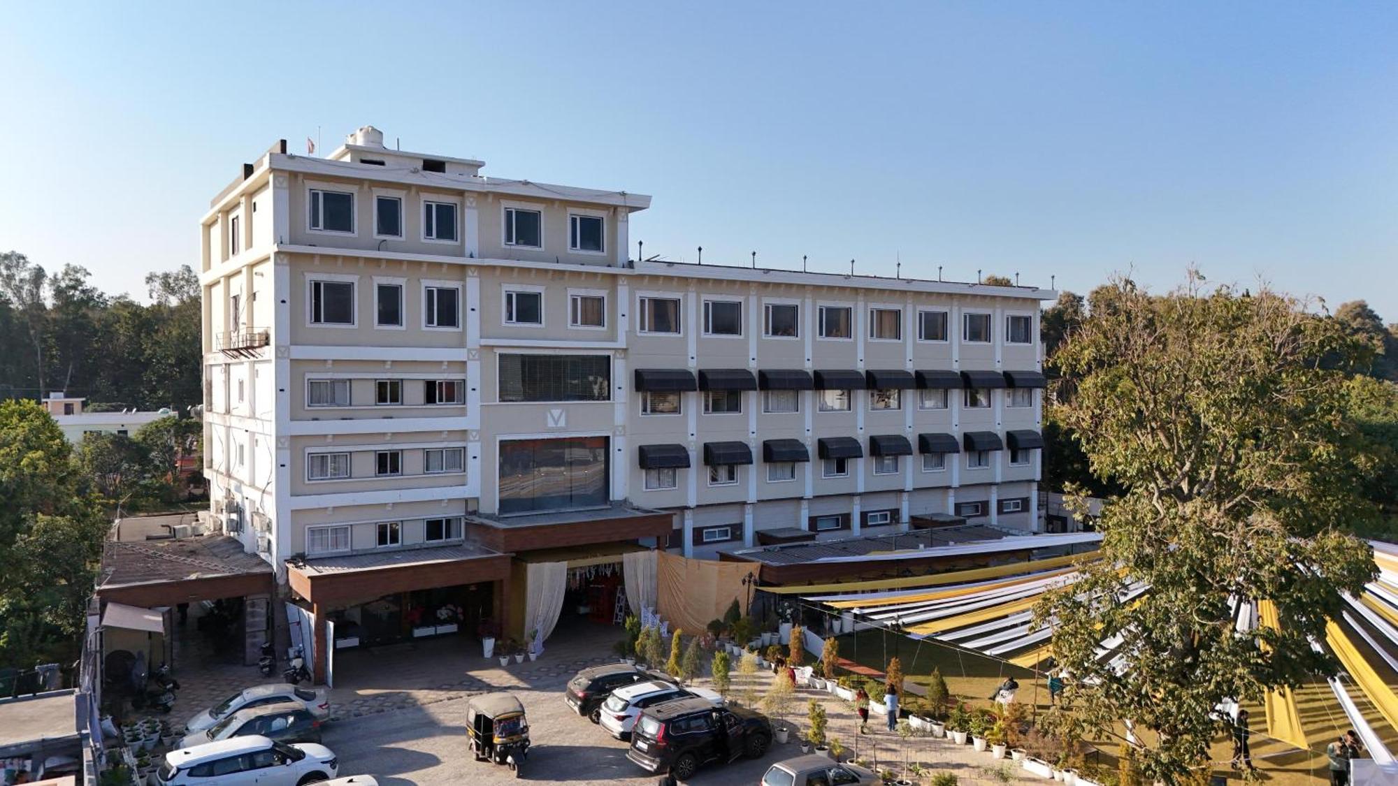Hotel Vasdaa Grand Dehradun Dış mekan fotoğraf